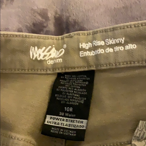 High Rise Skinny jeans.Comfort & style all in one! - Picture 2 of 4